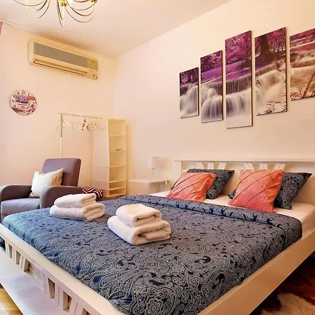 Zen City Center & Garage Nearby דירה