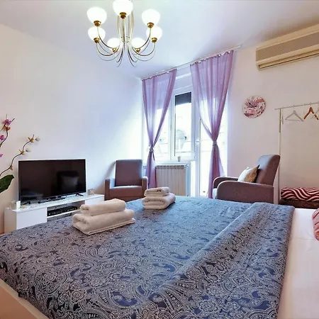 Zen City Center & Garage Nearby Apartment *