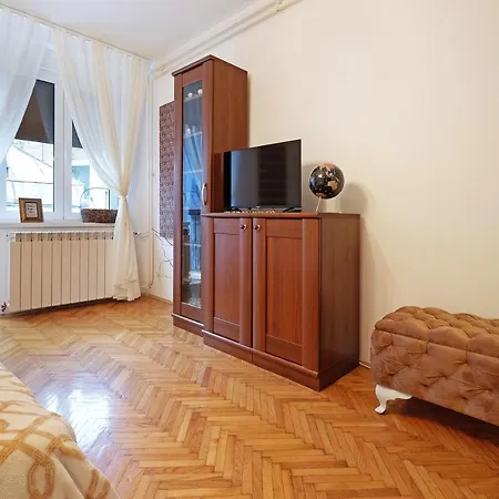 Zen City Center & Garage Nearby Apartment *